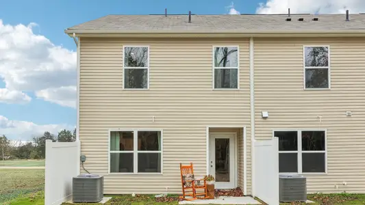 Saddle Trace Townhomes by D.R. Horton in Lewisburg - image 3