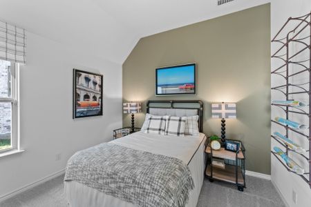 Pecan Square 100' 32