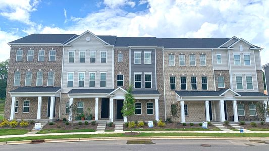 Brookline Homes offers beautiful elevations with top quality exterior materials like Hardie Plank siding, elevating the look and providing confidence in your investment!