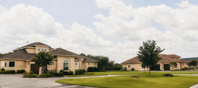 Escalera Ranch 1833 by Steve Klein Custom Builder in Victoria - image 2