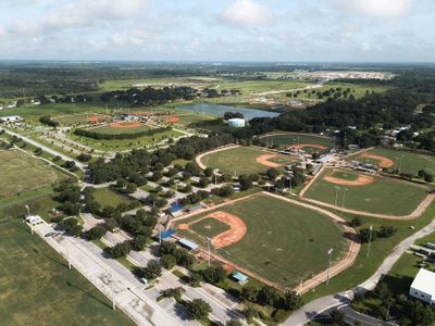 Lake Myrtle Sports Park is just a 3-minute walk up the trail and offers a wide variety of sports activities in Auburndale