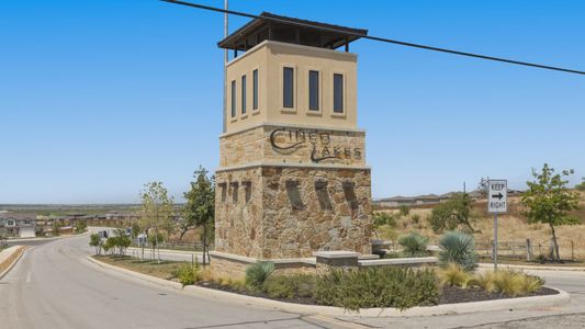 Cinco Lakes Entrance Monument