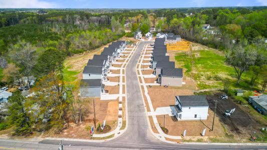 Stout Cottages by Dream Finders Homes in Dunn - image