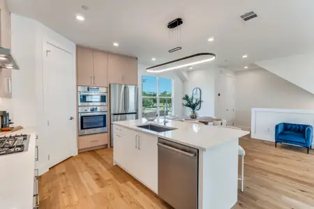 Clifton Court by Cobalt Homes in Addison - image 4