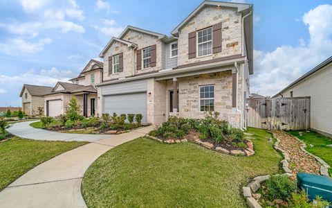 Windrose Green by CastleRock Communities in Angleton - photo 57 57