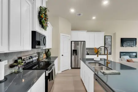 Hadley Farms by Lillian Custom Homes in Godley - image 16