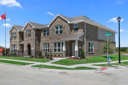 Cloverleaf Crossing Townhomes by HistoryMaker Homes in Mesquite - photo 4 4