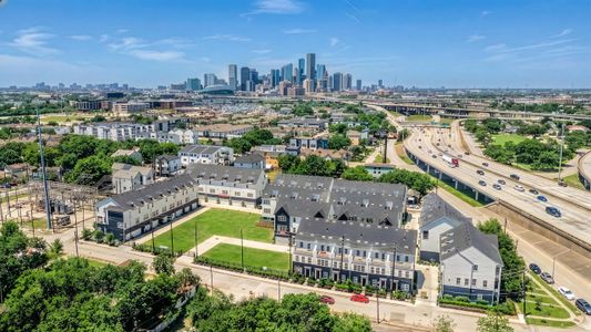 Upper East River by InTown Homes in Houston - image