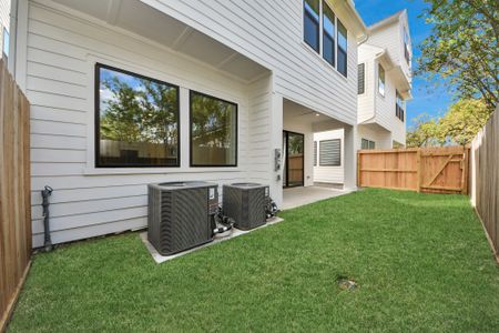 Courtyard 32