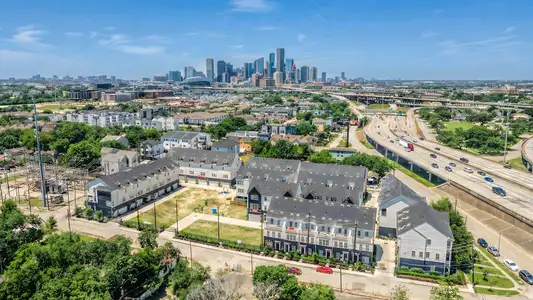 Upper East River by InTown Homes in Houston - image