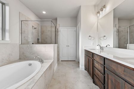 Monarch Manor by Doug Parr Custom Homes in Poolville - image 5