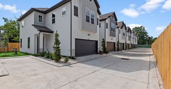 Views at Curry Street by MTY Builders in Houston - photo 0 0