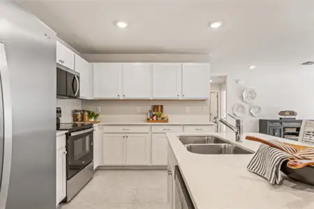 Royal Highlands by Holiday Builders in Spring Hill - image 19