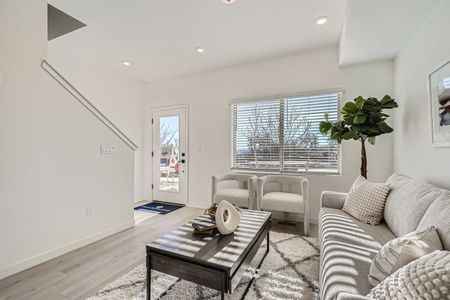 Geos - 2-Story Townhomes 8