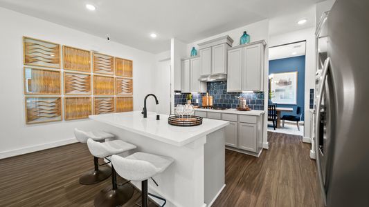 Hunters Crossing 60s by HistoryMaker Homes in Sealy - image 4