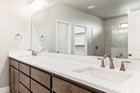 Fair Oaks by Doug Parr Custom Homes in Runaway Bay - image 9