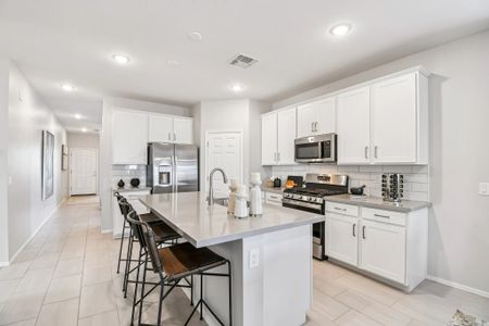 Alba at Amarillo Creek by Ashton Woods in Maricopa - image 8