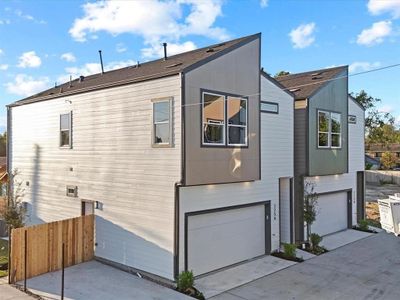 Jesselton Square at Creekmont by Jesselton Builder, LLC in Houston - image 2