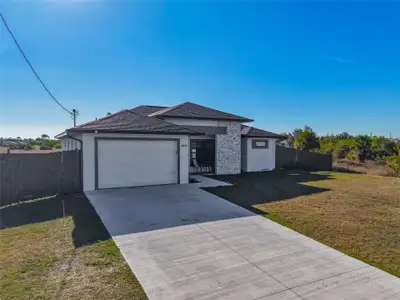 New construction Single-Family house 3045 E Briarwood Circle Prt, Labelle, FL 33935 - image