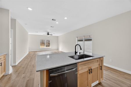 New construction Single-Family house 640 Levine Ct, Montgomery, TX 77316 plan RC Conway - image 11