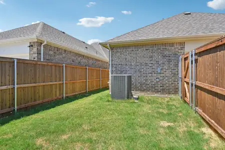 New construction Single-Family house 1418 Broadview Dr, Garland, TX 75042 - image