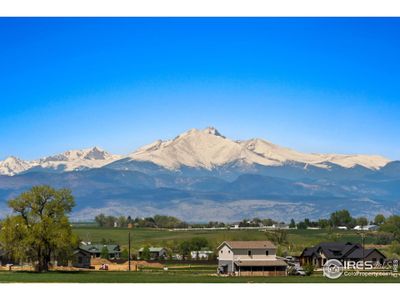 Perfect view of the mountains, imagine waking up to this every day