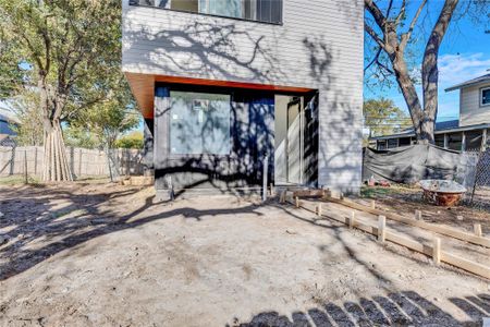 New construction Single-Family house 1804 Sylvan Dr, Austin, TX 78741 null- photo 1 1