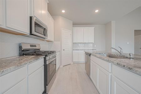 New construction Single-Family house 2923 Copper Falls Dr, Iowa Colony, TX 77583 - image 18