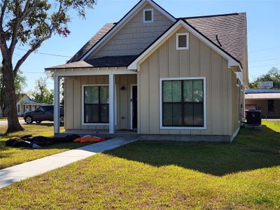 New construction Single-Family house 610 E West St, El Campo, TX 77437 - image