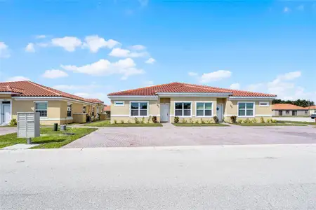 New construction Single-Family house 1828 Coriander Dr, Kissimmee, FL 34759 - image