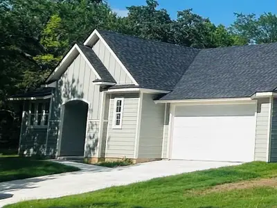 New construction Single-Family house 1300 S Chandler Ave, Denison, TX 75020 - image