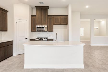 New construction Single-Family house 1016 Cedar River Dr, Godley, TX 76044 plan Carolina - image 8