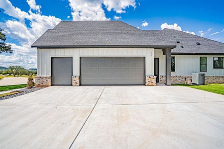 New construction Single-Family house 554 Helena Dr, Granbury, TX 76048 - image