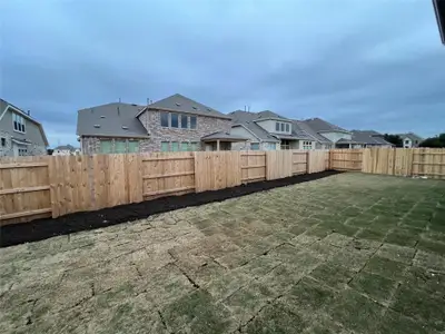 New construction Single-Family house 924 Sunny Ridge Dr, Leander, TX 78641 Classic Series - Vanderbilt- photo 2 2