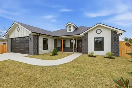 New construction Single-Family house 413 E Hamilton Ave, Rockdale, TX 76567 - image