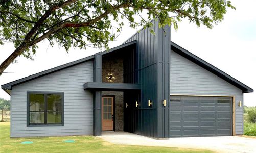 New construction Single-Family house 5517 Stonegate Cir, Granbury, TX 76048 - image