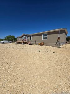 New construction Single-Family house 5581 Fm 1986, La Pryor, TX 78872 - image