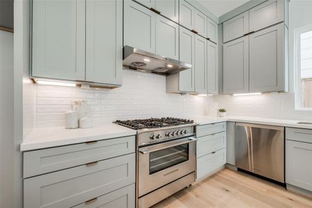 New construction Single-Family house 411 W Drew St, Houston, TX 77006 null- photo 13 13