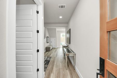 New construction Single-Family house 2016 Blodgett St, Houston, TX 77004 - image 4