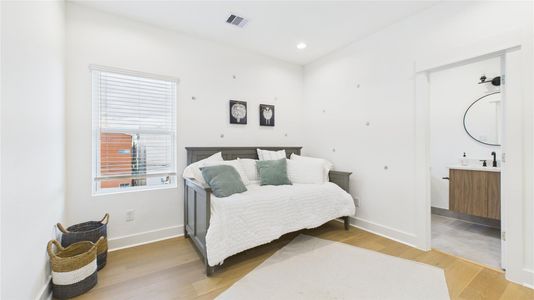 New construction Single-Family house 2424 Freeman St, Houston, TX 77009 - image 18