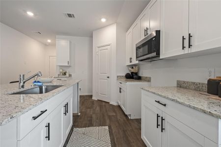 New construction Single-Family house 3050 Bloomsbury Terrace Dr, Fulshear, TX 77441 plan Forest - X35F - image 10