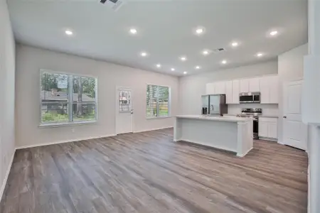 New construction Single-Family house 1410 Glenoaks Dr, Conroe, TX 77385 - image
