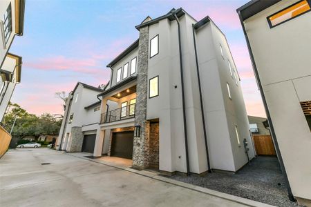 New construction Single-Family house 1904 Nantucket Dr, Houston, TX 77057 - image 1