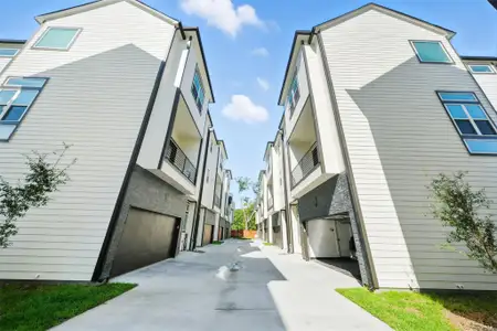 New construction Single-Family house 1913 Hoskins Dr, Unit E, Houston, TX 77080 - image