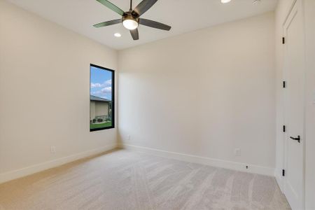 New construction Single-Family house 2401 Kahala Sunset Dr, Spicewood, TX 78669 - image 16
