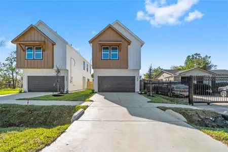 New construction Single-Family house 7934 Record Street, Houston, TX 77028 - photo 0