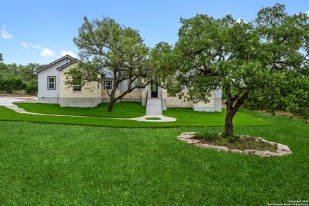 New construction Single-Family house 639 Butler Oaks Dr, Bulverde, TX 78163 - photo 1 1