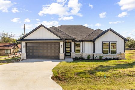 New construction Single-Family house 1621 S Chisholm Trail, Granbury, TX 76048 - photo 0