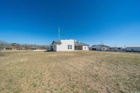 New construction Single-Family house 999 County Rd 319, La Vernia, TX 78121 - image