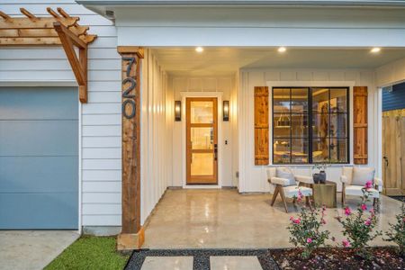 The covered front porch is perfect for neighborhood events like Lights in the Heights plus the location is walkable to Travis Elementary/Park, Norhill Esplanade where neighbors gather for events and gatherings and nearby restaurants! The Woodland Heights is a very special neighborhood that embodies the small town feel while being in the loop for quick access to work and activities.